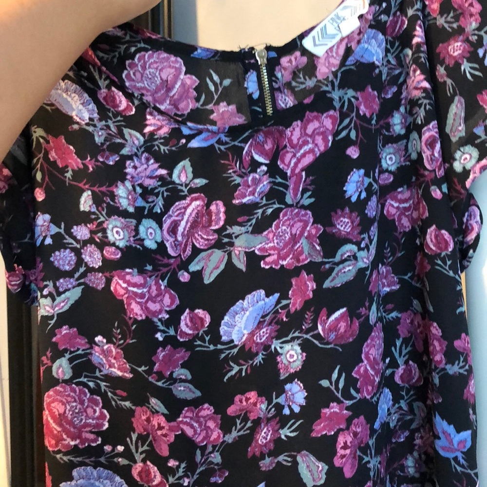 Beautiful blouse - Picture 4 of 4